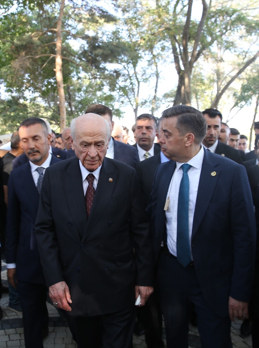 MHP Genel Başkanı Devlet Bahçeli, Bitlis'in Ahlat ilçesinde partililer ve vatandaşlarla bir araya...