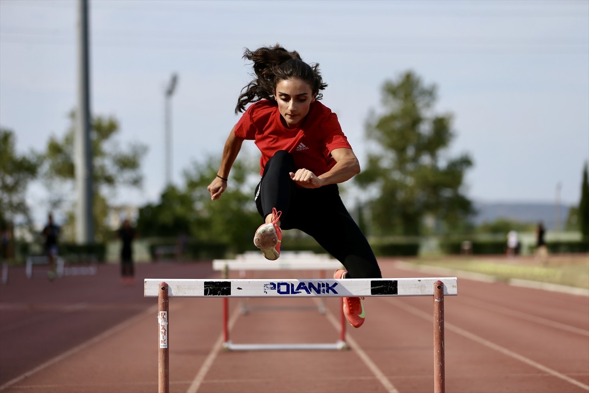 Milli atlet Gülşah Cebeci, 7-21 Kasım'da Suudi Arabistan'ın Riyad şehrinde düzenlenecek 2025...