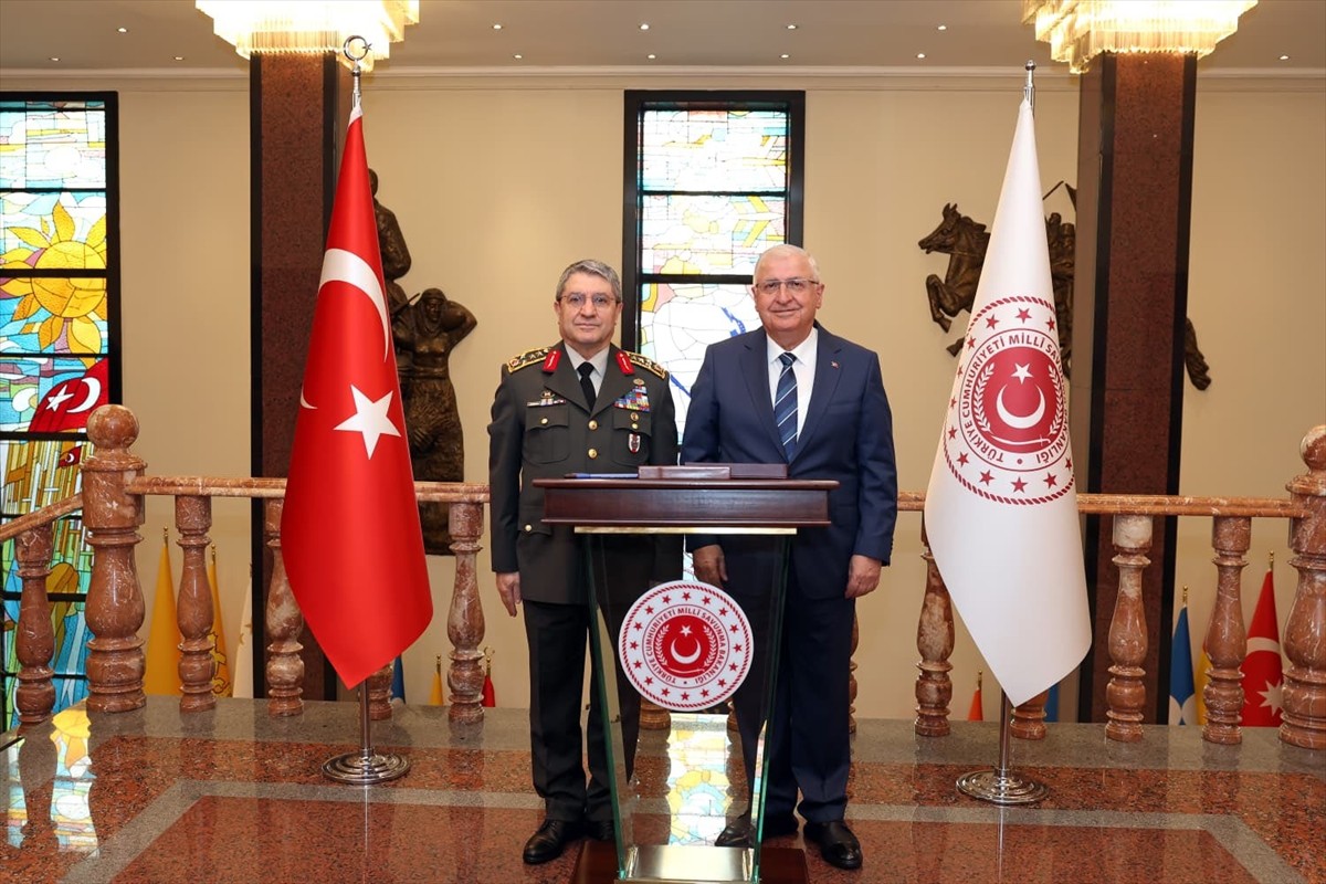 Milli Savunma Bakanı Yaşar Güler, Genelkurmay Başkanı Orgeneral Selçuk Bayraktaroğlu'nu kabul...