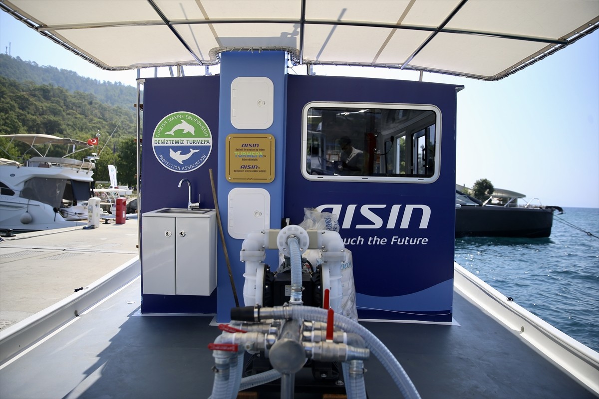 Muğla'nın Fethiye ilçesinde "TURMEPA 30. Yıl" atık alım teknesi göreve başladı. DenizTemiz Derneği...