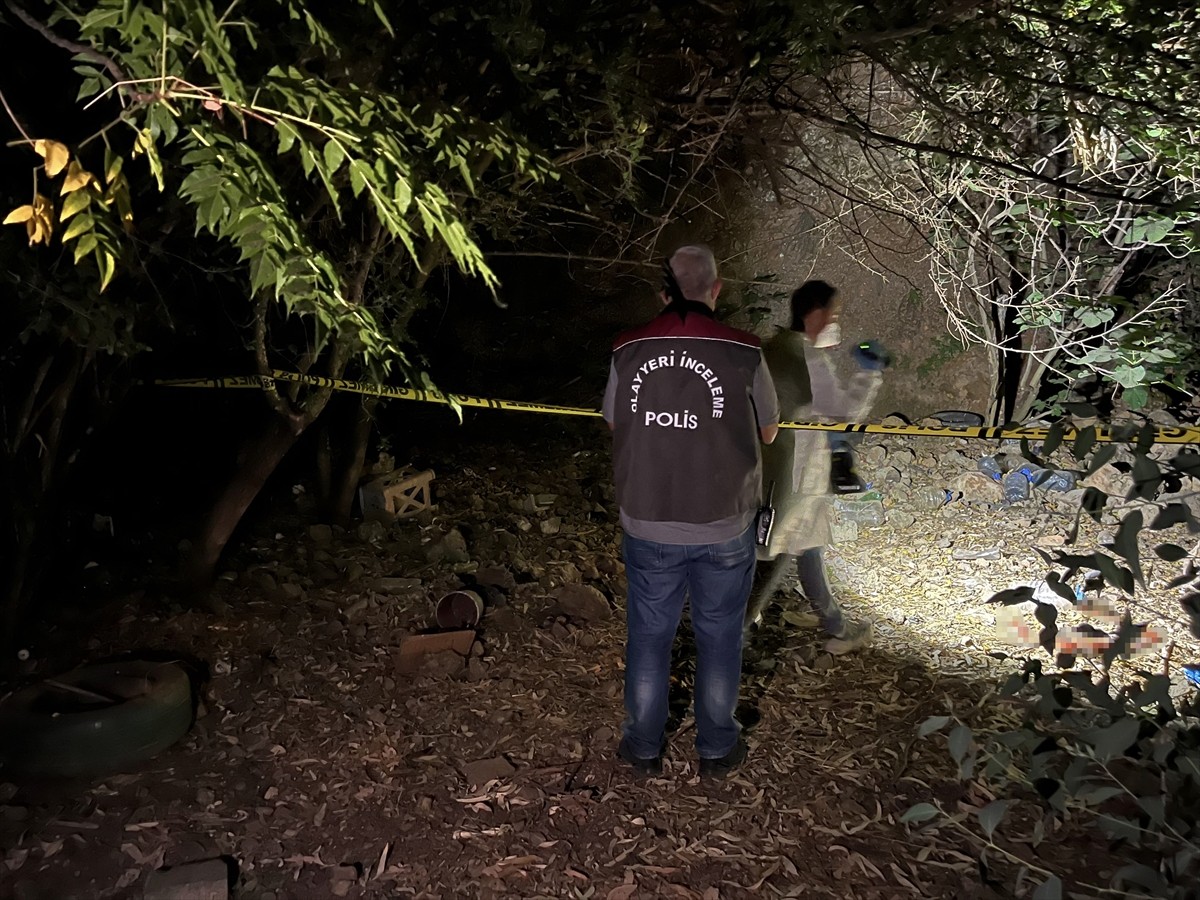 Muğla'nın Fethiye ilçesinde su olmayan dere yatağına düşen kişi yaşamını yitirdi. Ekipler, olay...