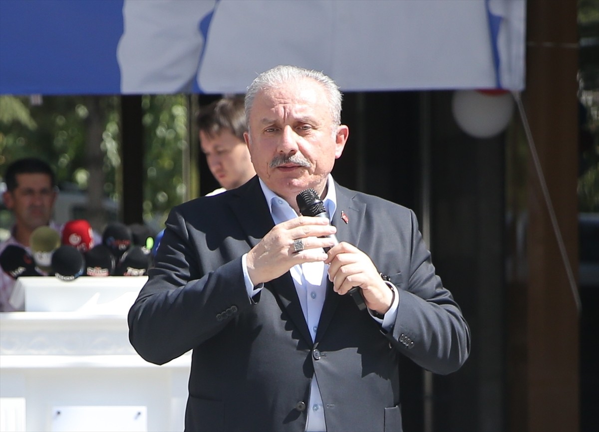 Niğde Belediyesi tarafından inşa ettirilen Yaşar Kaplan Kütüphanesi ve Doktor Müzeyyen Toker Kadın...