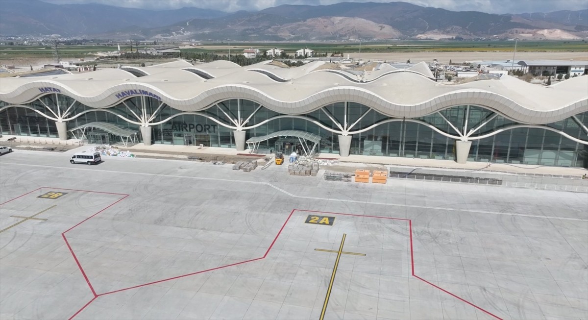 Onarım ve gelişim çalışmaları nedeniyle 1 Ağustos'ta yolcu trafiğine kapatılan Hatay Havalimanı, 1...