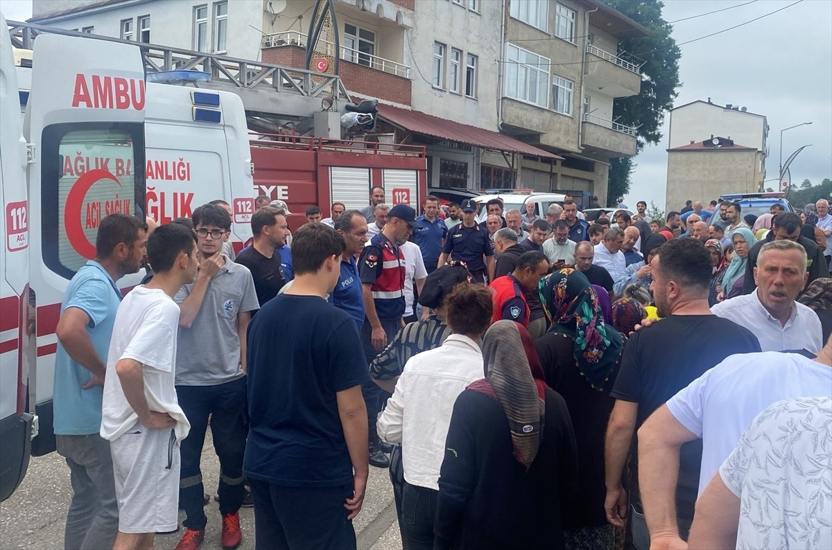 Ordu'nun Çamaş ilçesinde tarım aracının devrilmesi sonucu 4 kişi yaralandı. İhbar üzerine bölgeye...