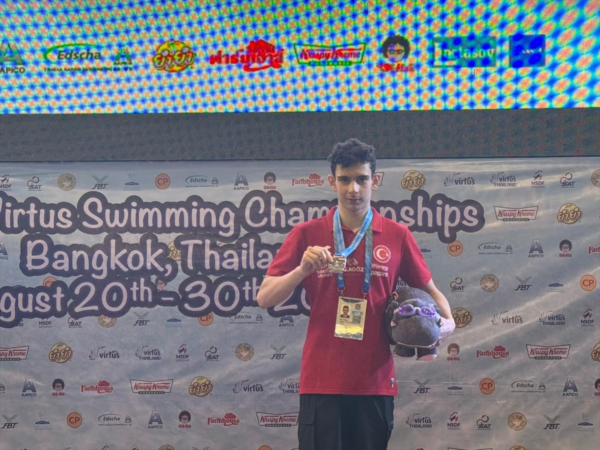 Özel Sporcular Otizm ve Mental Yüzme Takımı, Tayland'da düzenlenen Dünya Şampiyonası'nda 11...