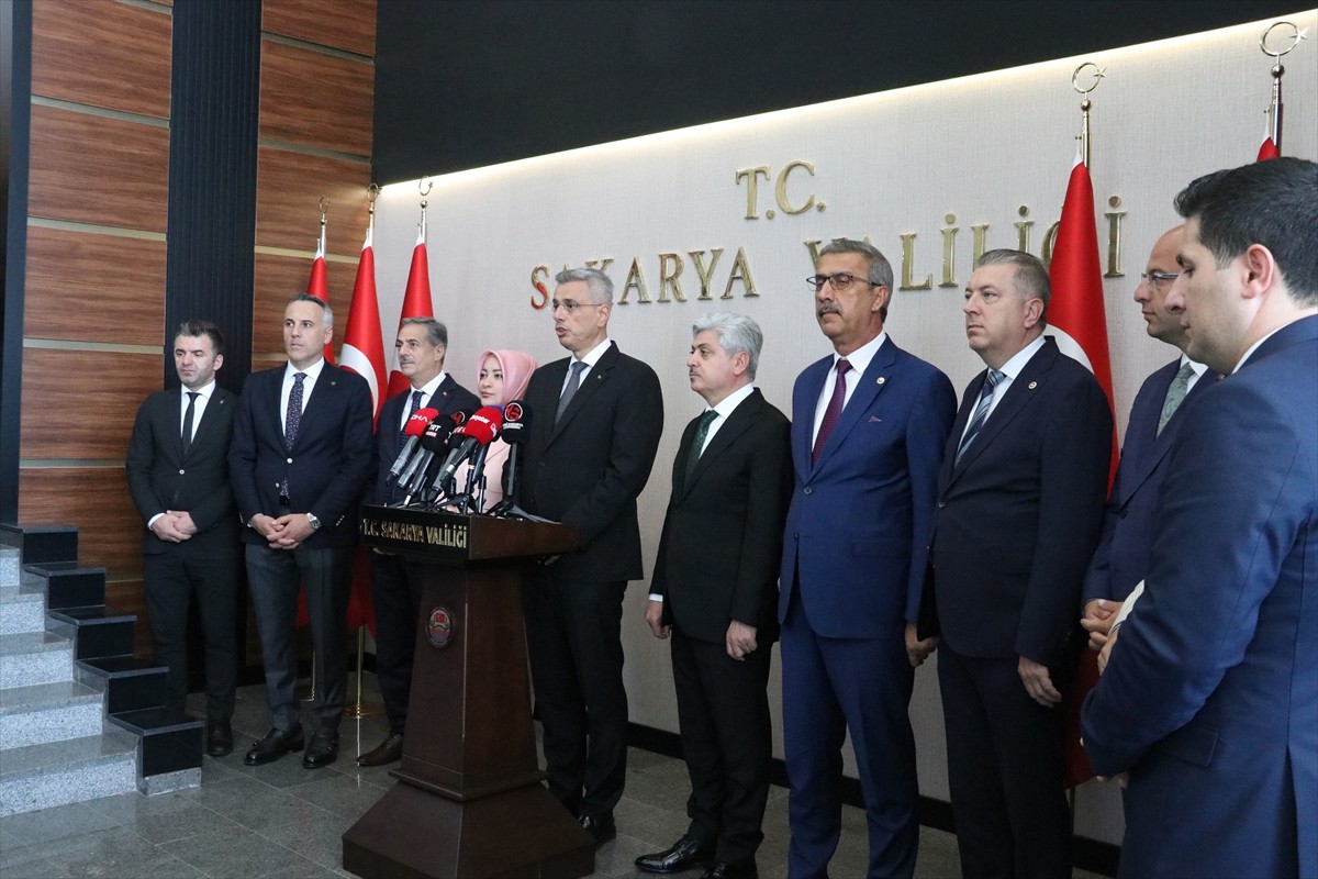 Sağlık Bakanı Kemal Memişoğlu, Sakarya Valiliğini ziyaret etti. Ziyarette, AK Parti Sakarya...