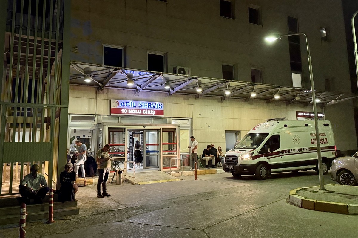 Sakarya'nın Adapazarı ilçesinde boşanma aşamasında olduğu eşi tarafından silahla vurulan kadın...