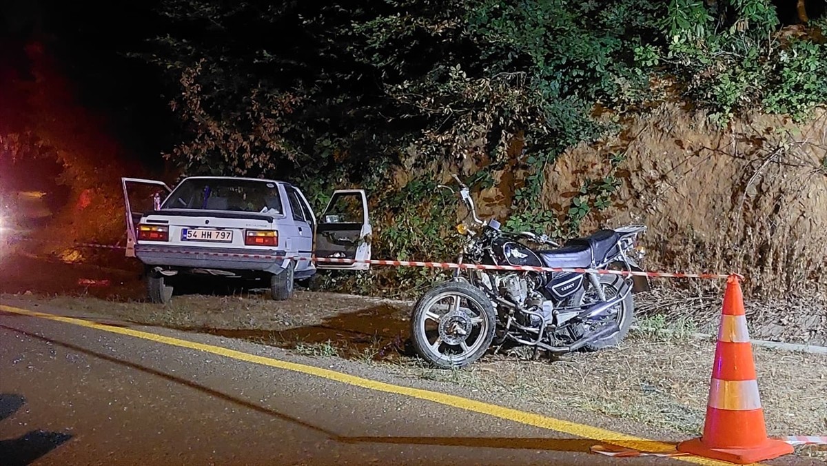 Sakarya'nın Akyazı ilçesinde otomobille çarpışan motosikletin sürücüsü hayatını...