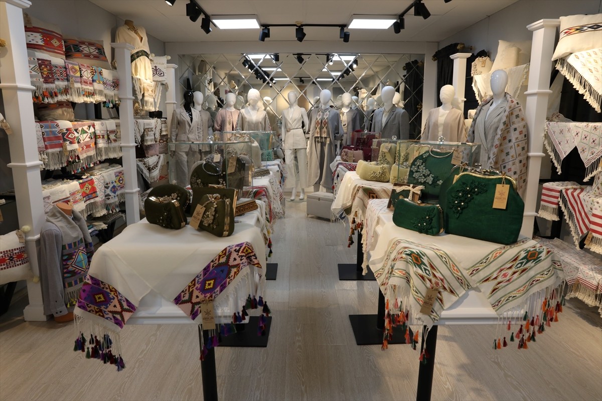 Samsun'da kenevir dokuma geleneği kadınların elinde yaşatılmaya devam ediyor.