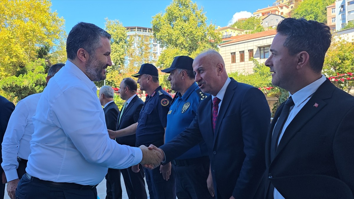 Sanayi ve Teknoloji Bakan Yardımcısı Oruç Baba İnan (solda), Zonguldak Valisi Osman...