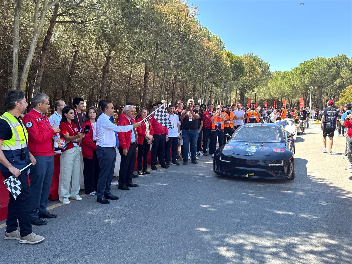 Sanayi ve Teknoloji Bakanı Mehmet Fatih Kacır, TEKNOFEST kapsamında TÜBİTAK yürütücülüğünde Gebze...