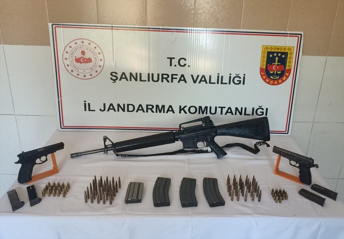 Şanlıurfa'da silah kaçakçılığı operasyonunda 4 şüpheli gözaltına alındı. Adreslerde yapılan...