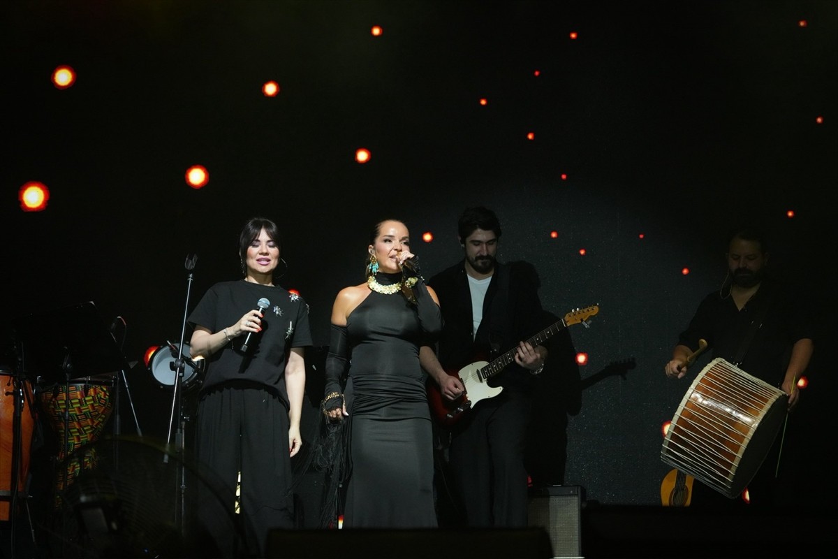 Şarkıcı Bengü, Kültür ve Turizm Bakanlığınca düzenlenen "Bir Anadolu Şenliği" kapsamında...