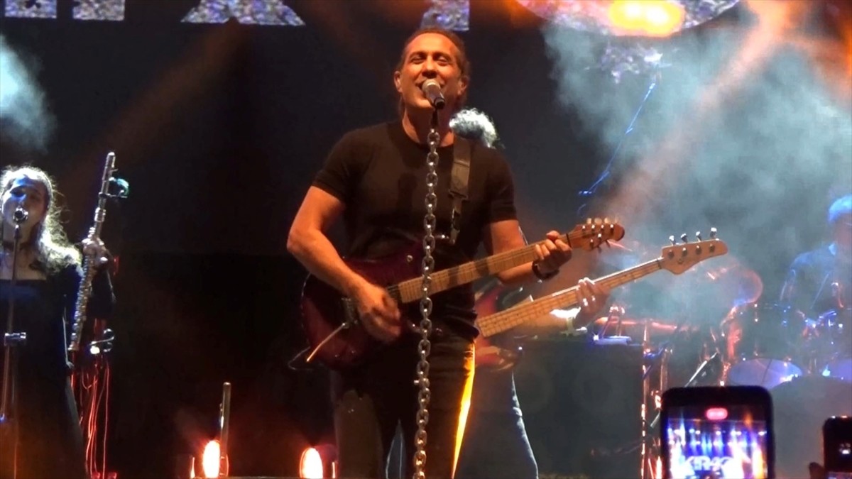 Şarkıcı Kıraç, 540. Geleneksel Kızıldağ Karakucak Güreşleri etkinlikleri kapsamında Adana'nın...