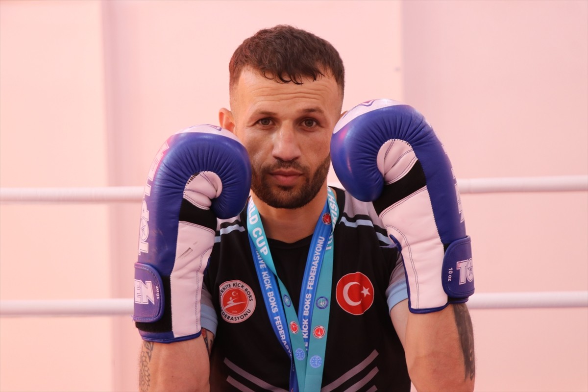 Siirt'te yaşayan 25 yaşındaki Muharrem Solgun (fotoğrafta), boksta istediği başarıyı...