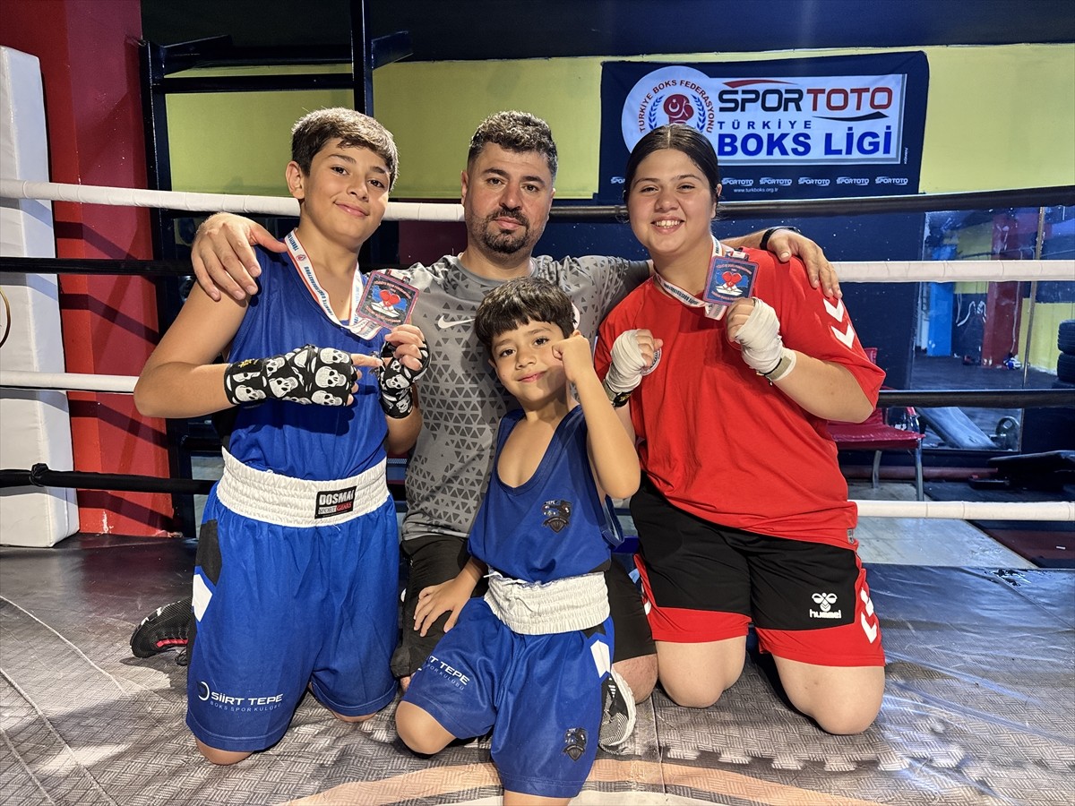 Siirt'te yaşayan eski Türkiye boks şampiyonu Selami Gül, biri kız 3 çocuğunu yarışmalara...