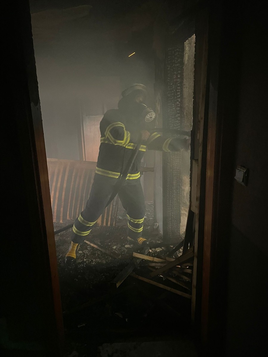 Sinop'un Türkeli ilçesinde bir dairede çıkan yangın itfaiye ekiplerince söndürüldü. İtfaiye...
