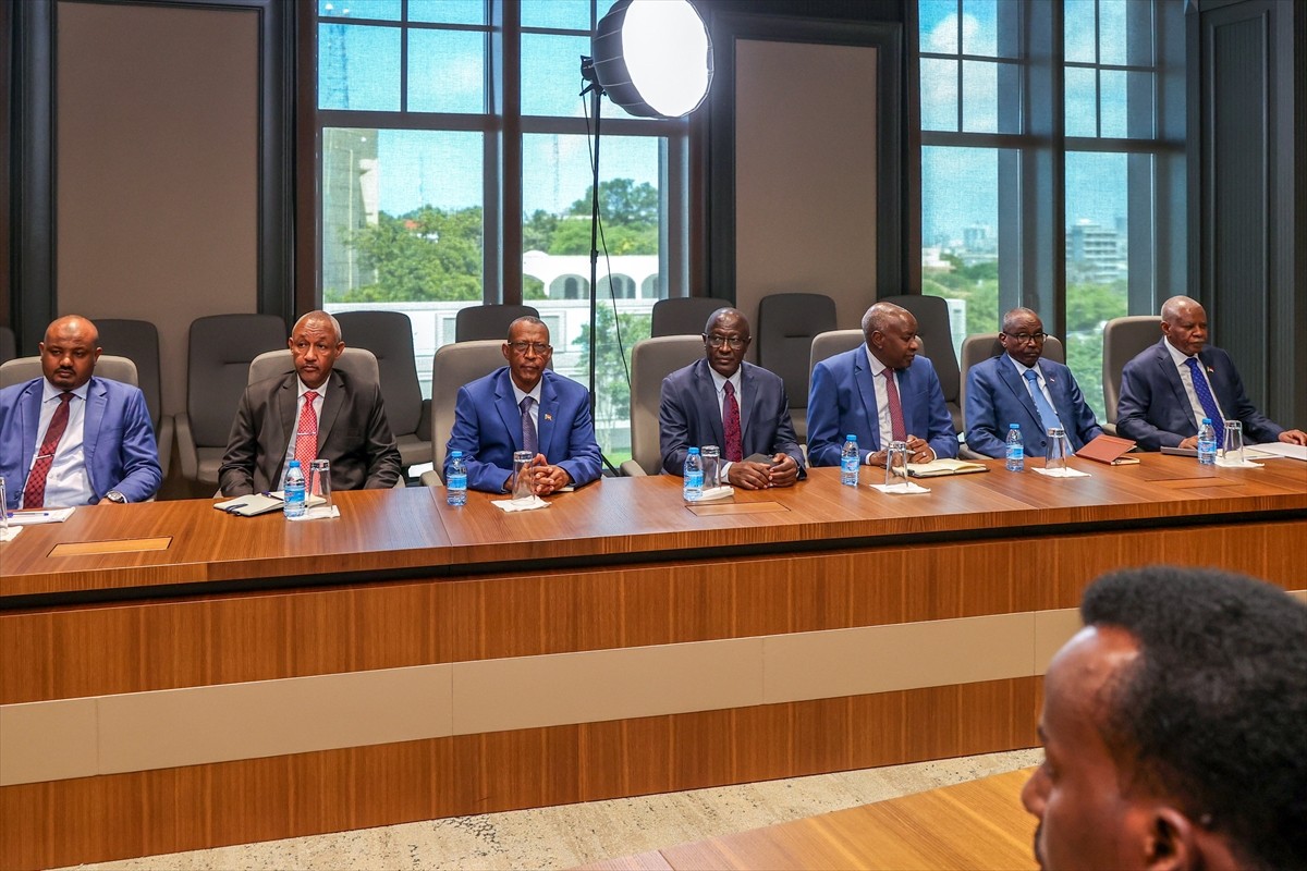 Somali Cumhurbaşkanı Hasan Şeyh Mahmud, Sudan İstihbarat Teşkilatı Başkanı Ahmed İbrahim...