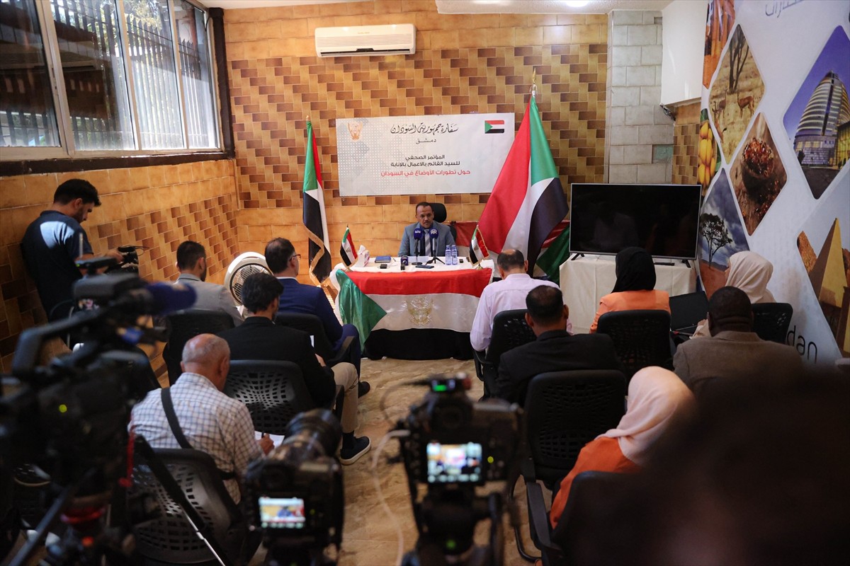 Sudan'ın Şam Büyükelçiliği Maslahatgüzarı Ahmed İbrahim El-Hasan, Başkent Şam'daki Sudan...