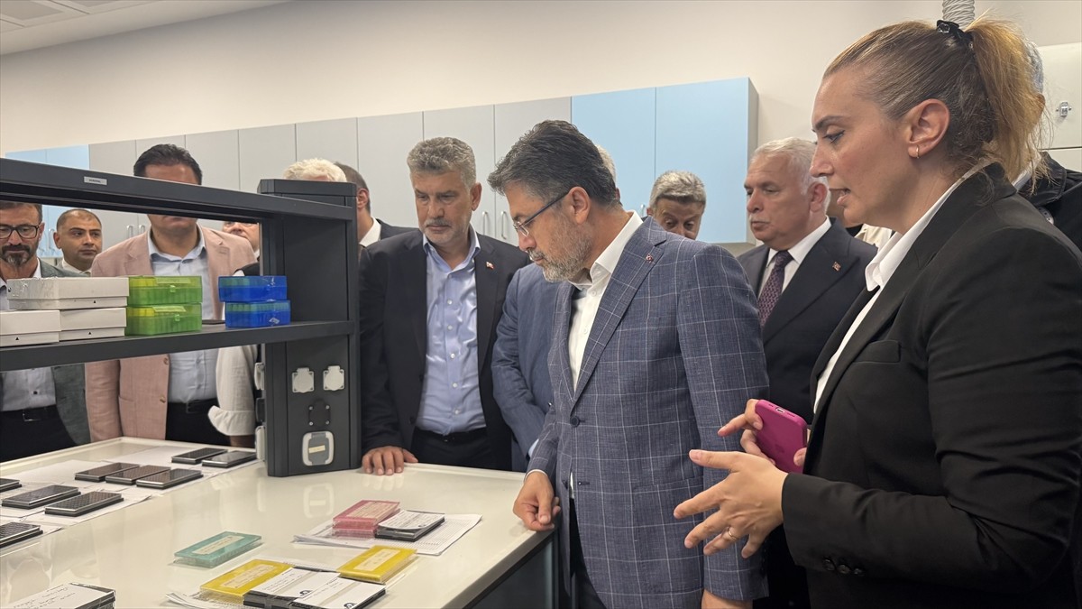 Tarım ve Orman Bakanı İbrahim Yumaklı, Trabzon'da çeşitli ziyaretler gerçekleştirdi. Balıkçılık av...