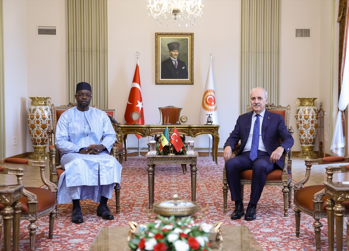 TBMM Başkanı Numan Kurtulmuş, Türkiye'ye resmi ziyaret gerçekleştiren Senegal Başbakanı Ousmane...