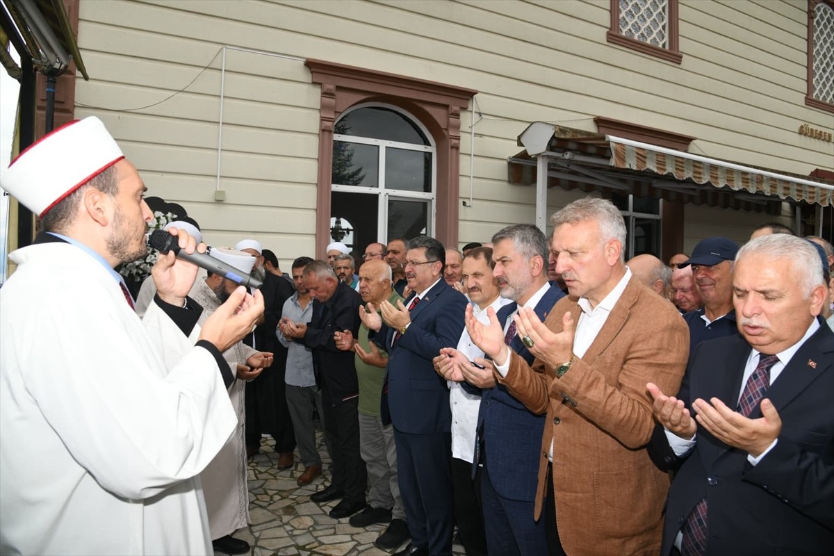 Trabzon'un Of ilçesinde denizde boğulan 13 yaşındaki Sultan Hamit Hacımustafaoğlu'nun cenazesi...