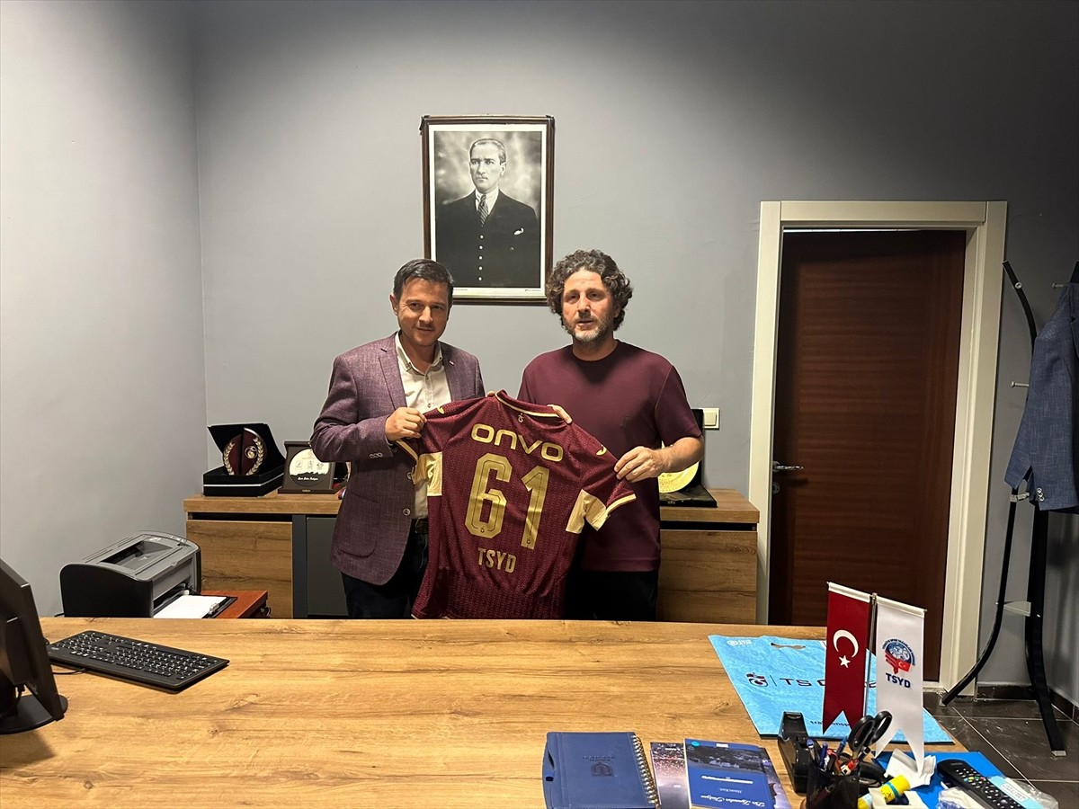Trabzonspor Teknik Direktörü Fatih Tekke (sağda), Türkiye Spor Yazarları Derneği (TSYD) Trabzon...