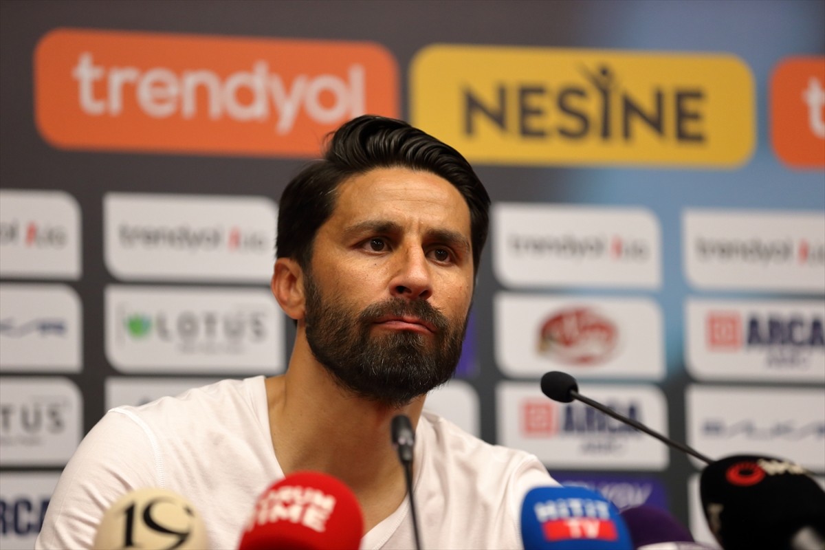 Trendyol 1. Lig'in 3. haftasında Arca Çorum FK, konuk ettiği SMS Grup Sarıyerspor'u 2-1 yendi. SMS...