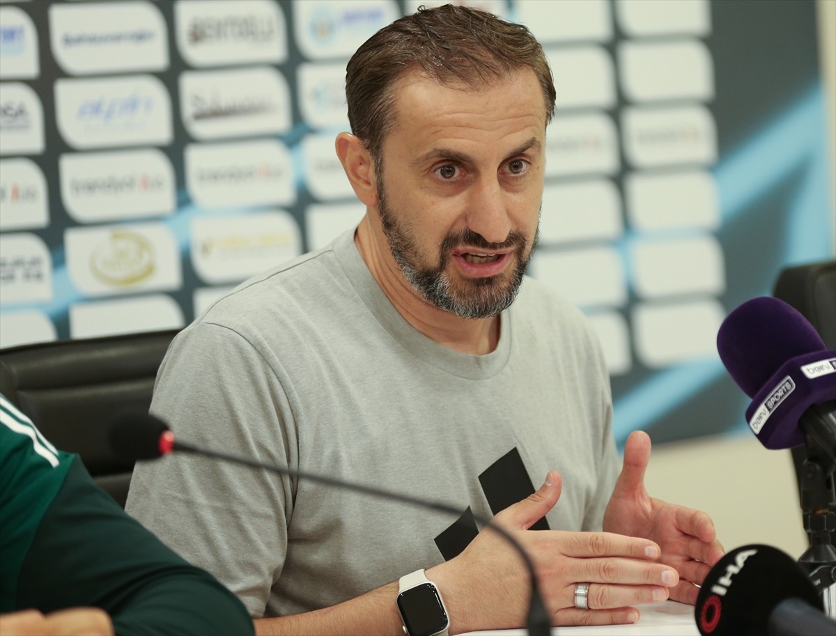 Trendyol 1. Lig'in 3. haftasında konuk ettiği Atko Grup Pendikspor ile 3-3 berabere kalan...