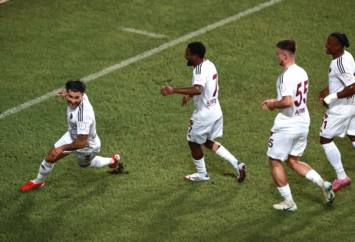 Trendyol 1. Lig'in ilk haftasında Atakaş Hatayspor ile Emre Gökdemir İnşaat Ankara Keçiörengücü...