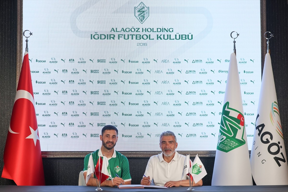 Trendyol 1. Lig ekiplerinden Alagöz Holding Iğdır FK, 10 yeni futbolcuyu transfer ettiğini...
