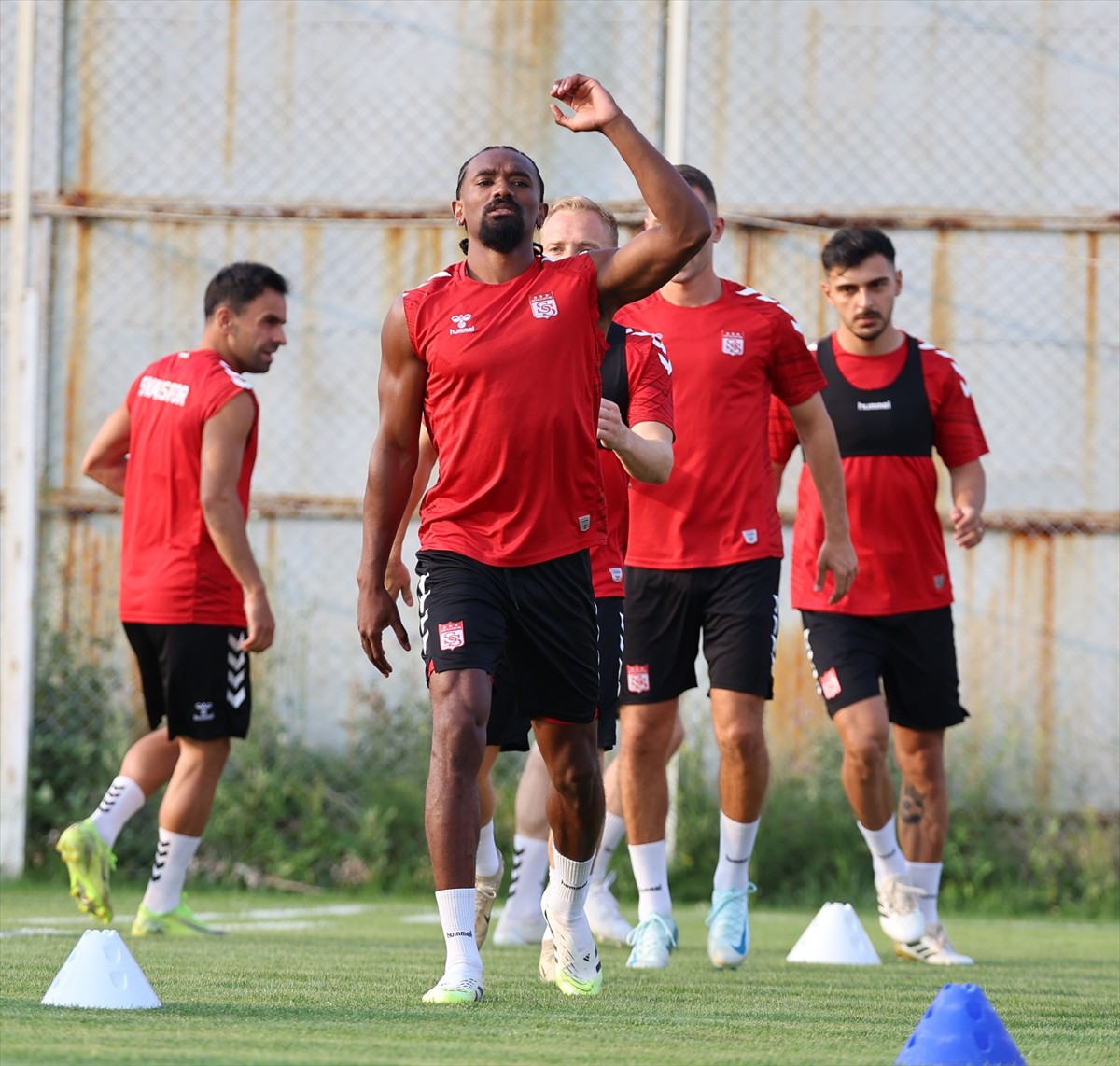 Trendyol 1. Lig ekiplerinden Sivasspor, ligin ilk haftasında deplasmanda Erzurumspor FK ile...