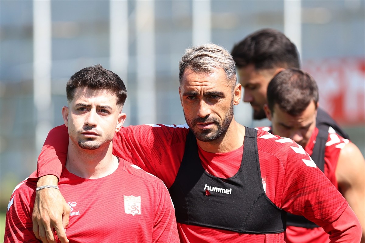 Trendyol 1. Lig ekiplerinden Sivasspor, ligin ilk haftasında deplasmanda Erzurumspor FK ile...