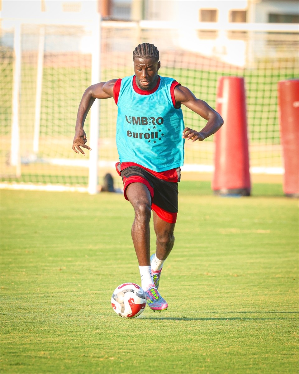 Trendyol Süper Lig'in 2. haftasında 16 Ağustos Cumartesi günü sahasında Fenerbahçe ile...