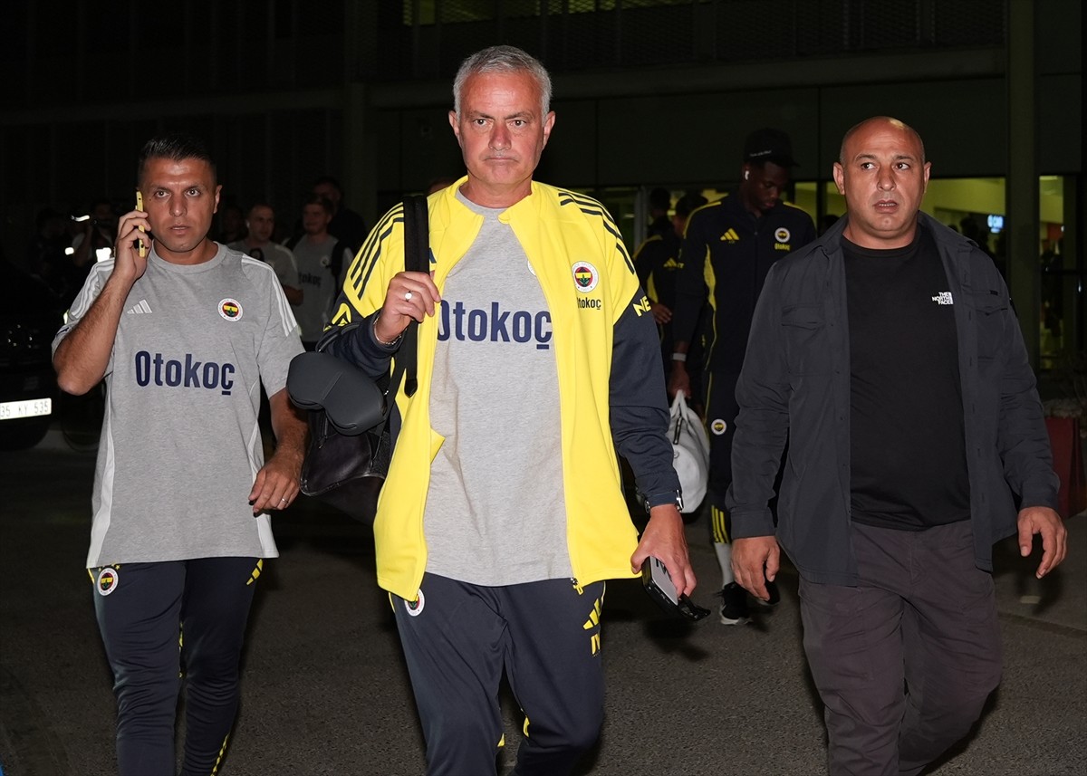 Trendyol Süper Lig'in ikinci haftasında yarın Göztepe'ye konuk olacak Fenerbahçe, İzmir'e geldi....