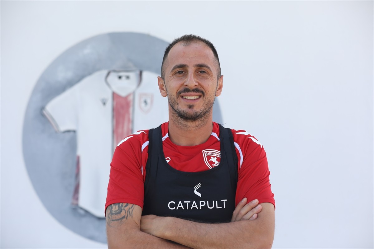 Trendyol Süper Lig ekiplerinden Samsunspor'da takım kaptanı Zeki Yavru, Nuri Asan Tesisleri'nde...