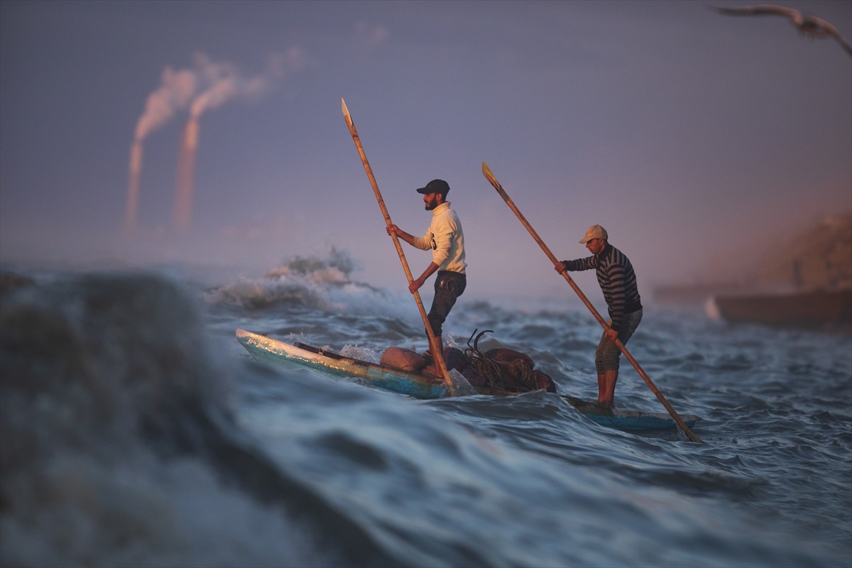 TRT World'ün hazırladığı "Fotoğraflarımda Kalan Gazze" belgeseli TRT ekranlarında izleyiciyle...