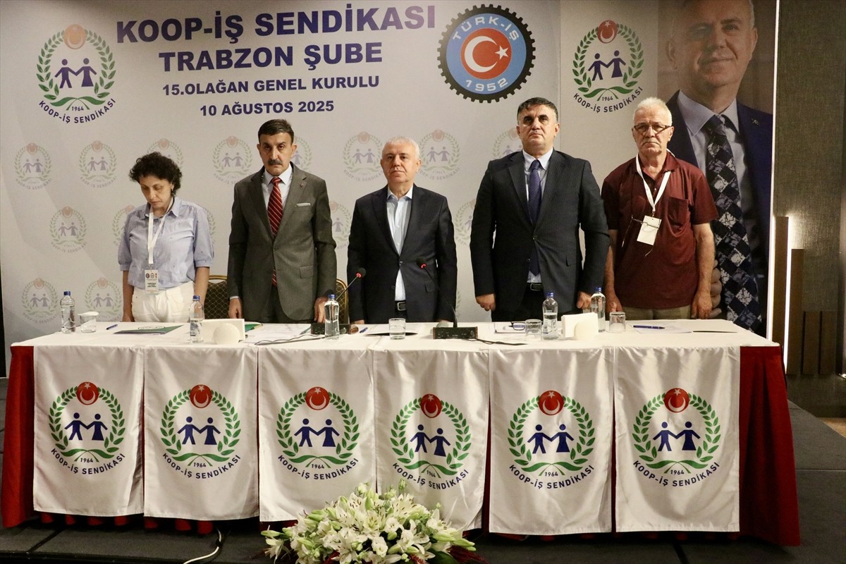 TÜRK-İŞ Genel Başkan Yardımcısı ve Koop-İş Sendikası Genel Başkanı Eyüp Alemdar, kentte bir otelde...