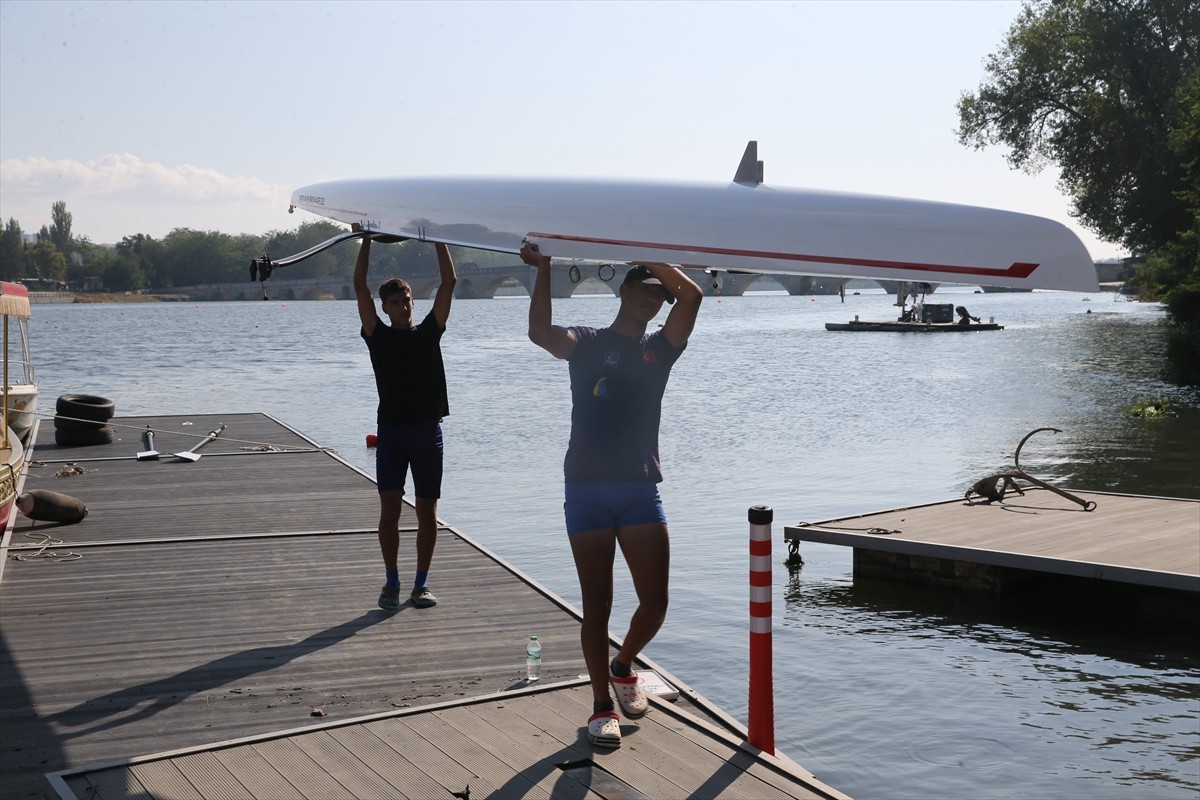 Türkiye'nin uluslararası standartlardaki ilk olimpik kürek parkuru Meriç Nehri, Gençler Türkiye...