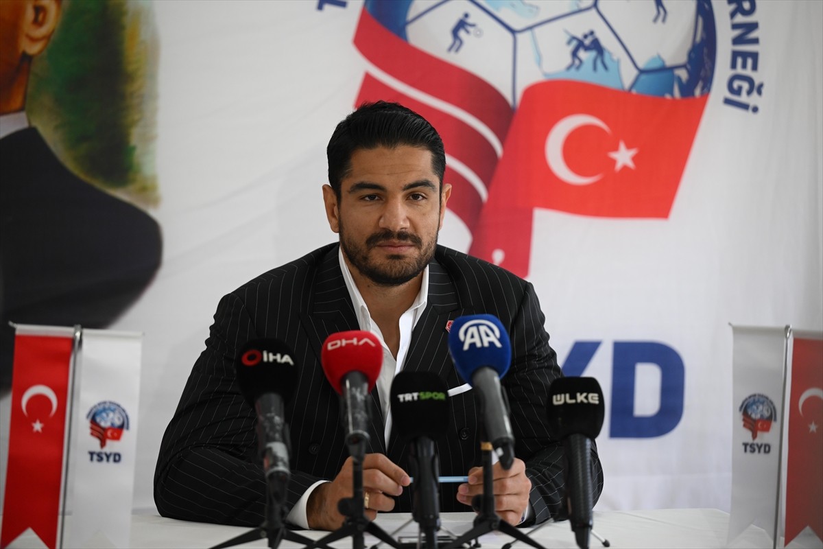 Türkiye Güreş Federasyonu Başkanı Taha Akgül, Türkiye Spor Yazarları Derneği (TSYD) Ankara...