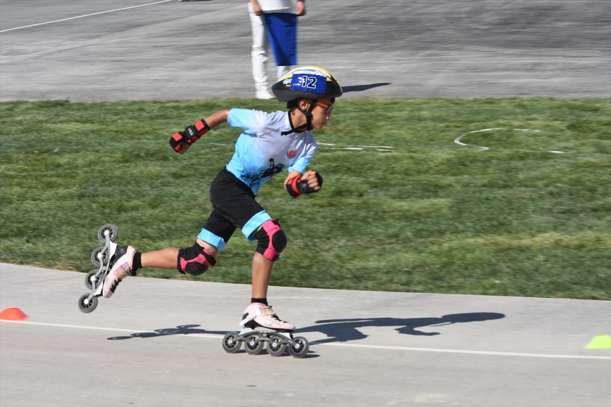 Türkiye Kaykay Federasyonu'nun 2024-2025 sezonu faaliyet programında yer alan Tekerlekli Paten...