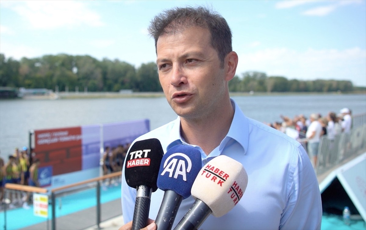 Türkiye Kürek Federasyonu Başkanı Erhan Ertürk, Polonya’nın Poznan kentinde düzenlenen Dünya 23...