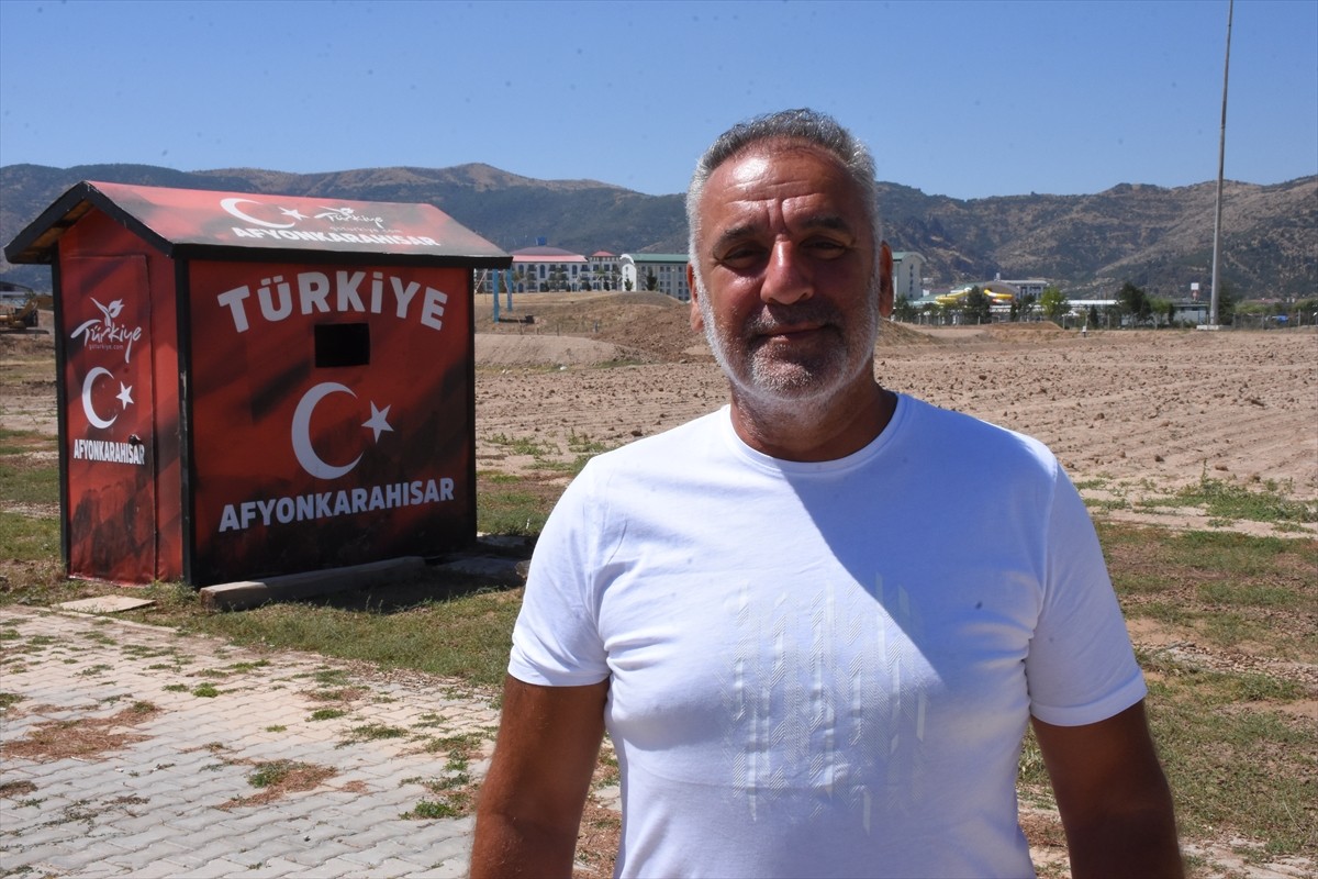 Türkiye Motosiklet Federasyonu Başkan Vekili Ogün Baysan, Dünya Motokros Şampiyonası'nda seyirci...