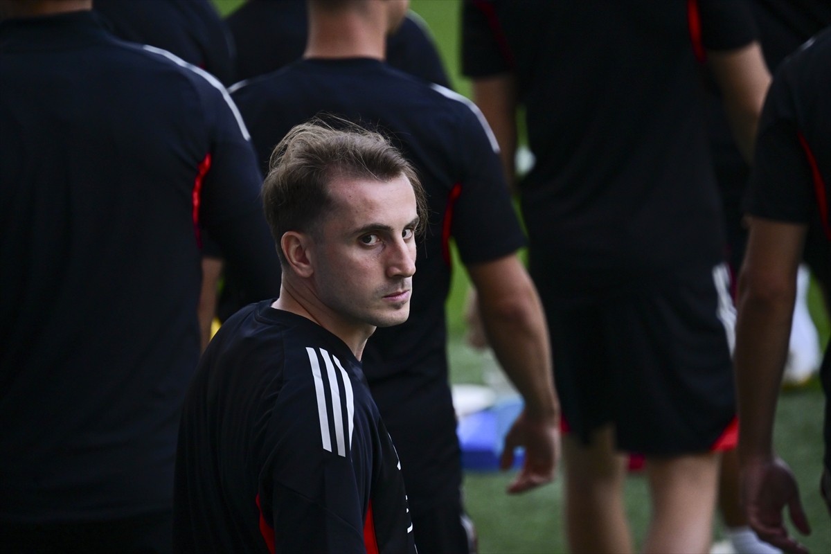 UEFA Şampiyonlar Ligi play-off turu ilk maçında yarın Fenerbahçe'ye konuk olacak Benfica, Chobani...