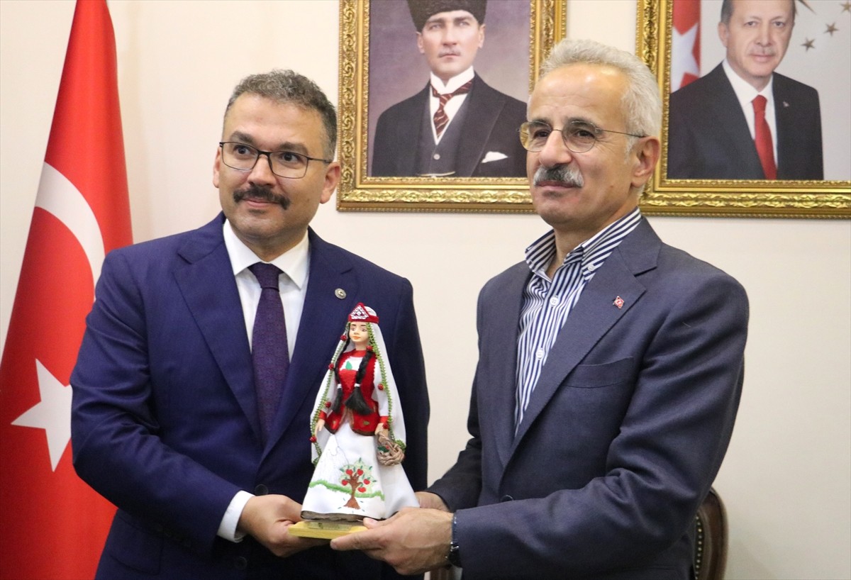 Ulaştırma ve Altyapı Bakanı Abdulkadir Uraloğlu (sağda), Kars-Iğdır-Aralık-Dilucu Demir Yolu Hattı...