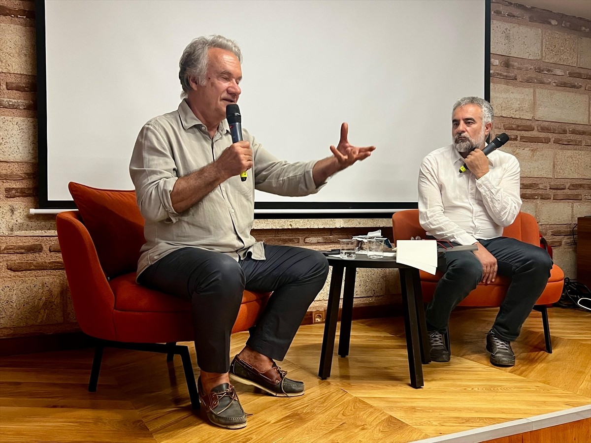 Üsküdar Sahaflar Çarşısı Derneği ve Üsküdar Belediyesi iş birliğiyle düzenlenen "Üsküdar...