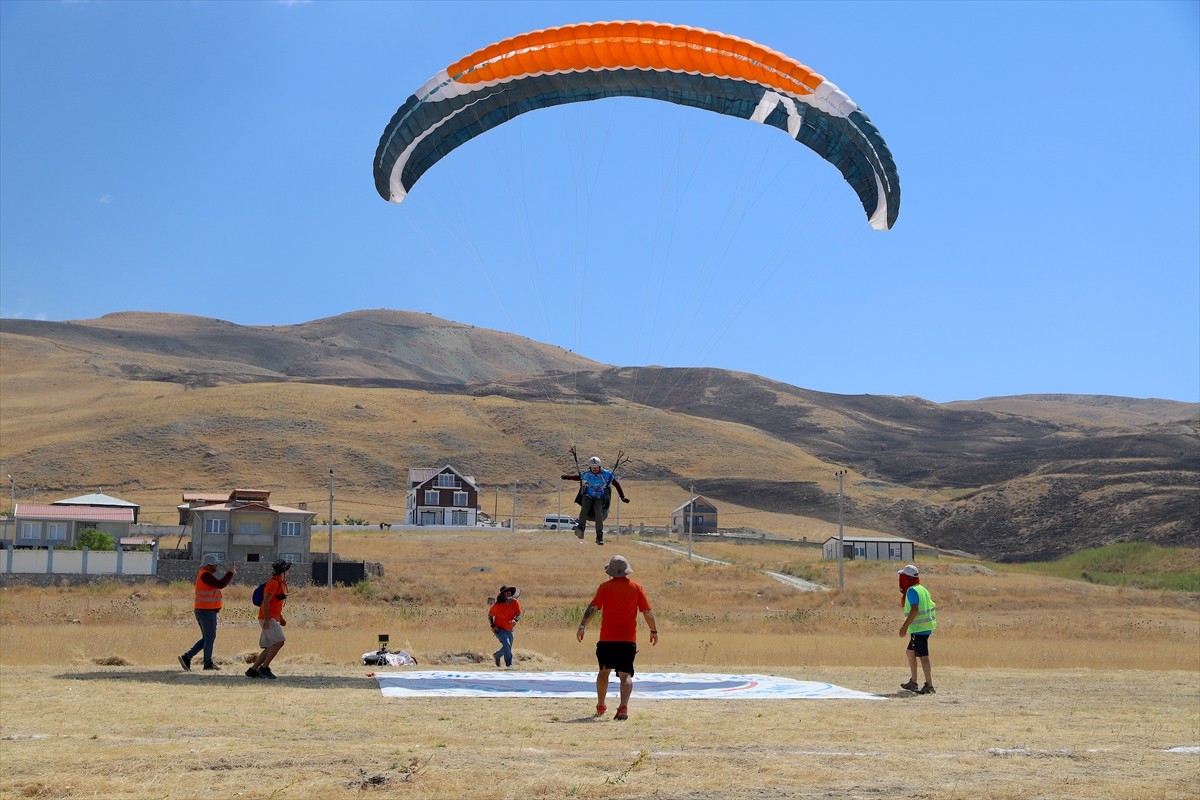 Van Valiliği, Van Büyükşehir Belediyesi, Gençlik ve Spor İl Müdürlüğü ile Türkiye Hava Sporları...