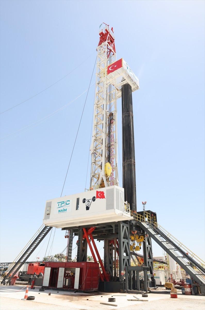 Yerli ve milli iki yeni sondaj kulesi "Seyit Onbaşı" ve "Naim Süleymanoğlu" Şırnak'taki sahalarda...