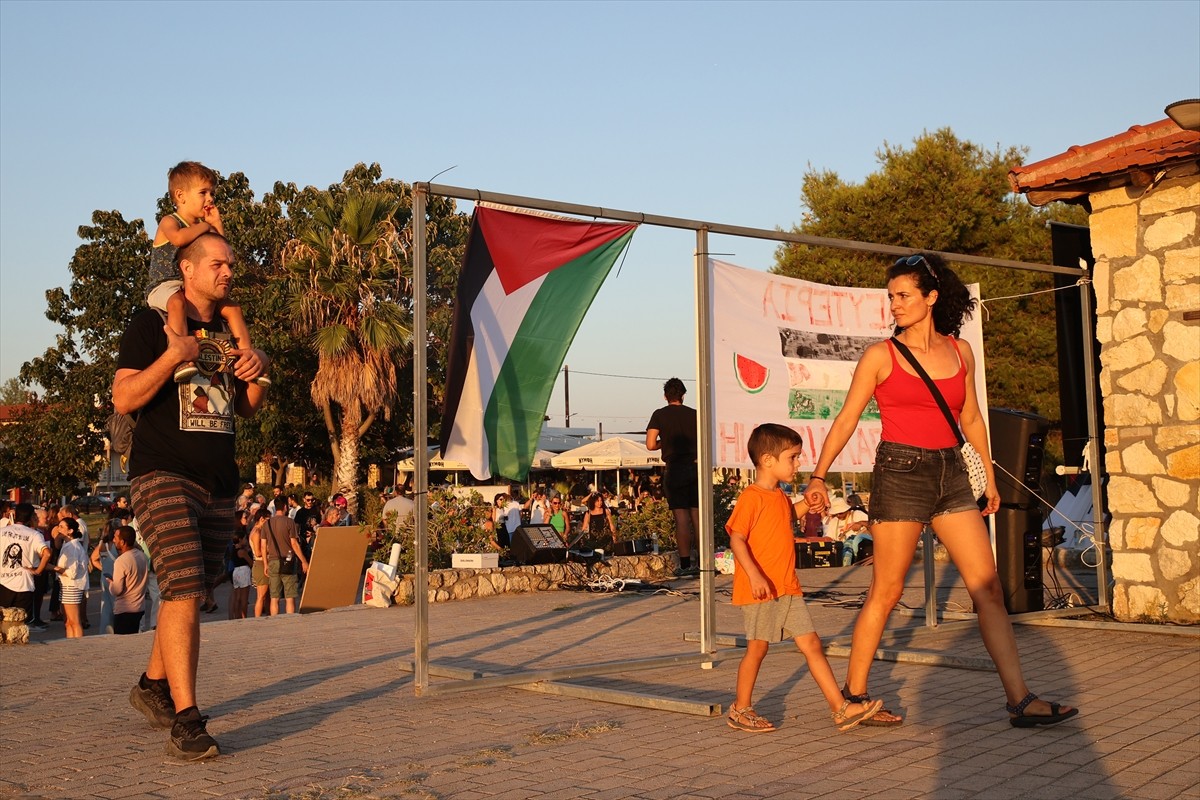 Yunanistan'da başkent Atina başta olmak üzere birçok turistik noktada, Filistin'e destek ve...
