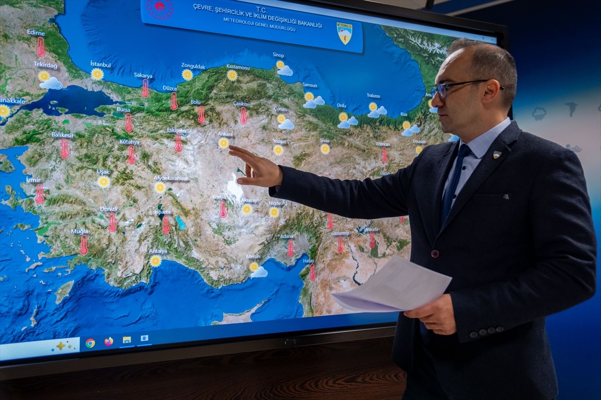 Yurt genelinde sıcaklıklar hafta sonu da mevsim normallerinin üzerinde seyredecek. Çevre...